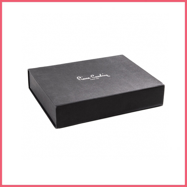 Luxury Magnetic Seal Clothing Box With Silver Foil